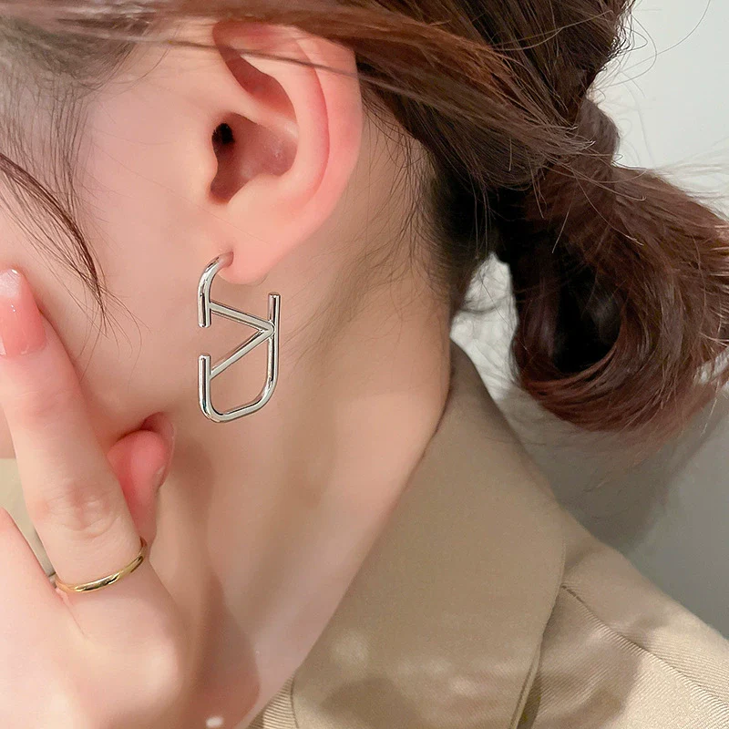 Wholesale Geometric Copper Electroplated Highend Women's Triangle Chain Earrings - Image 11