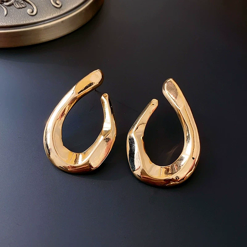 Wholesale Geometric Copper Electroplated Highend Women's Triangle Chain Earrings - Image 4