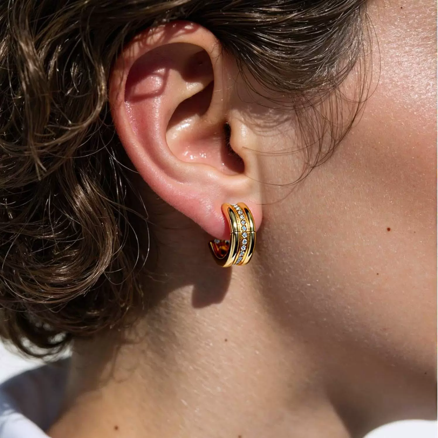 Wholesale Geometric Cshaped Diamondencrusted Stainless Steel Earrings For Women With Pvd Furnace Vacuum Real Gold Plating - Image 2