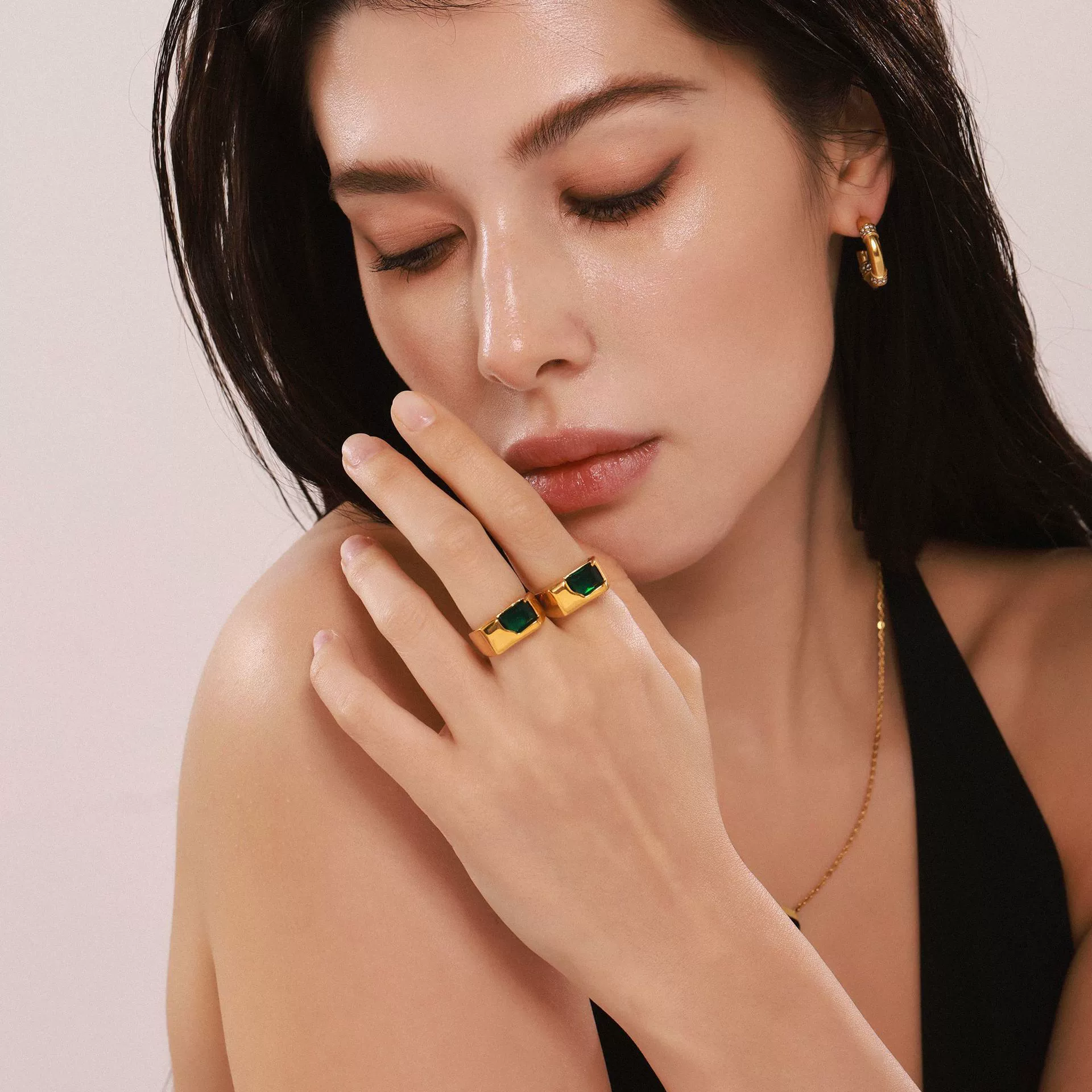 Wholesale Geometric Green Zircon Stainless Steel Electroplated Open Finger Ring For Unisex With Light Luxury Style - Image 3