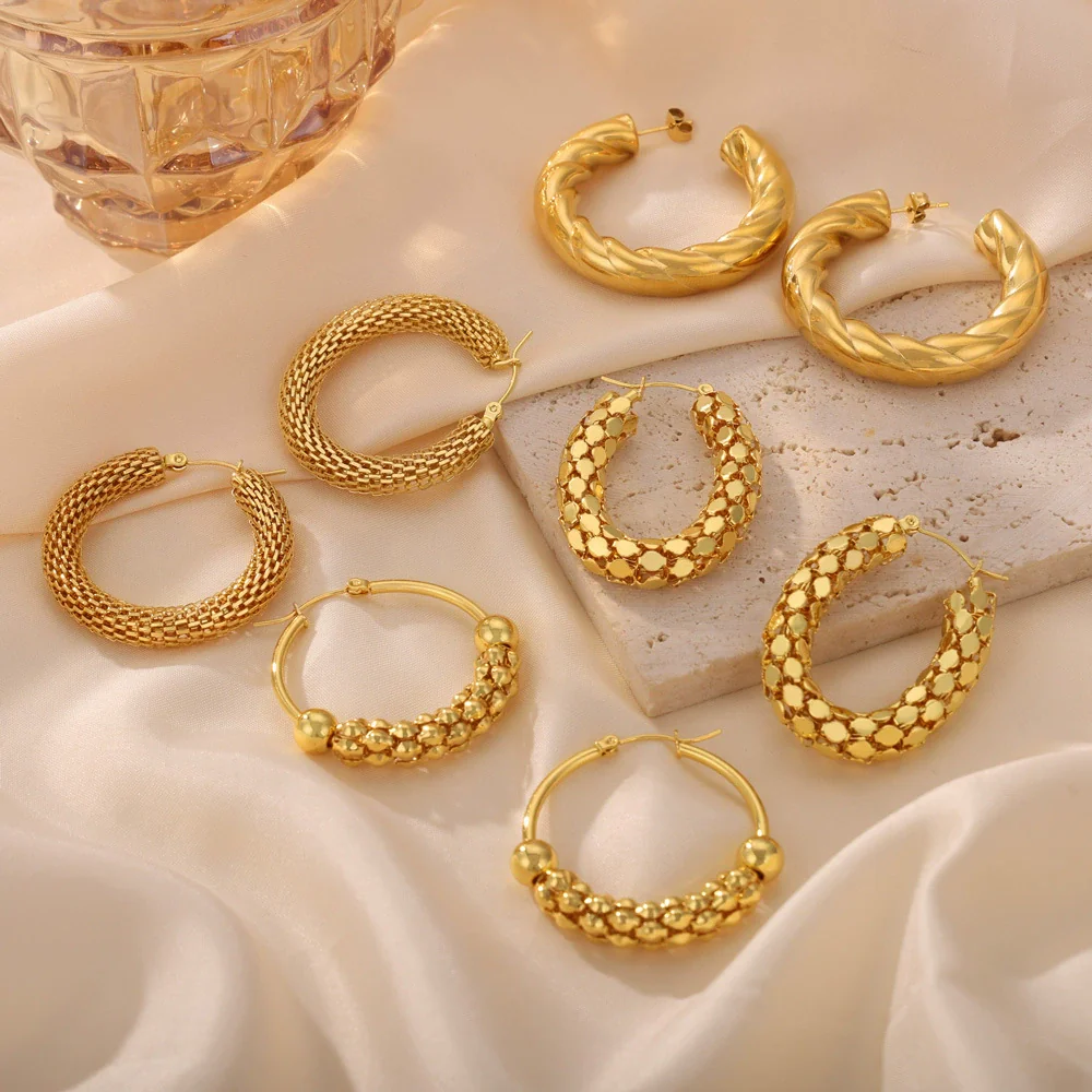 Wholesale Geometric Hollow Ushaped Electroplated Titanium Steel Earrings For Women - Image 4