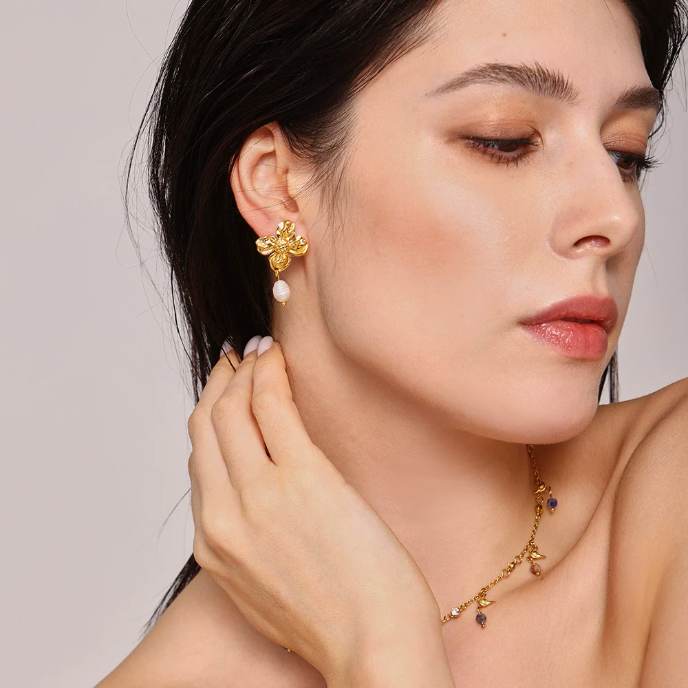 Wholesale Geometric Light Luxury Freshwater Pearl And Titanium Steel Gold Plated Tassel Earrings For Women - Image 5