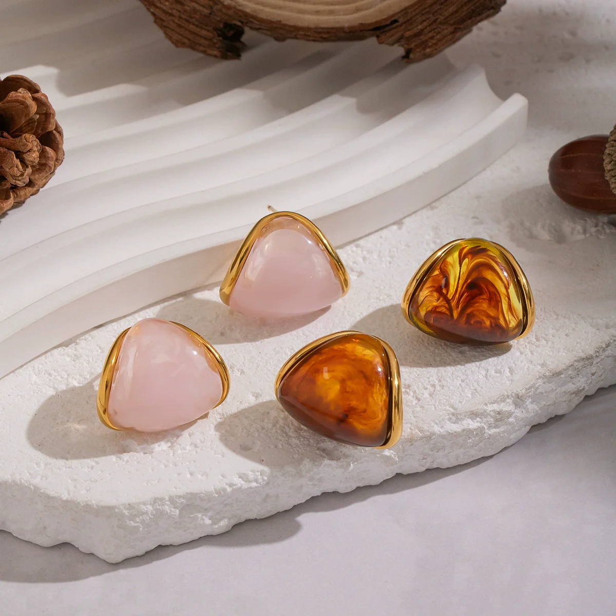 Wholesale Geometric Maillard Coffeecolored Curved Resin And Stainless Steel Earrings With Pvd Furnace Vacuum Real Gold Plating For Women