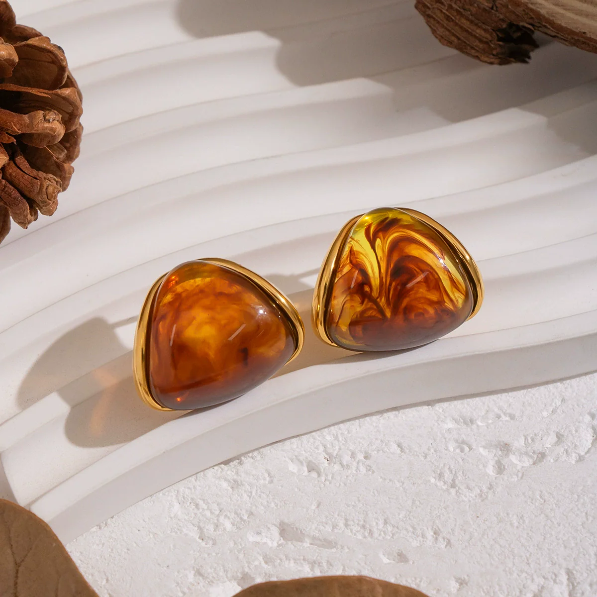 Wholesale Geometric Maillard Coffeecolored Curved Resin And Stainless Steel Earrings With Pvd Furnace Vacuum Real Gold Plating For Women - Image 3