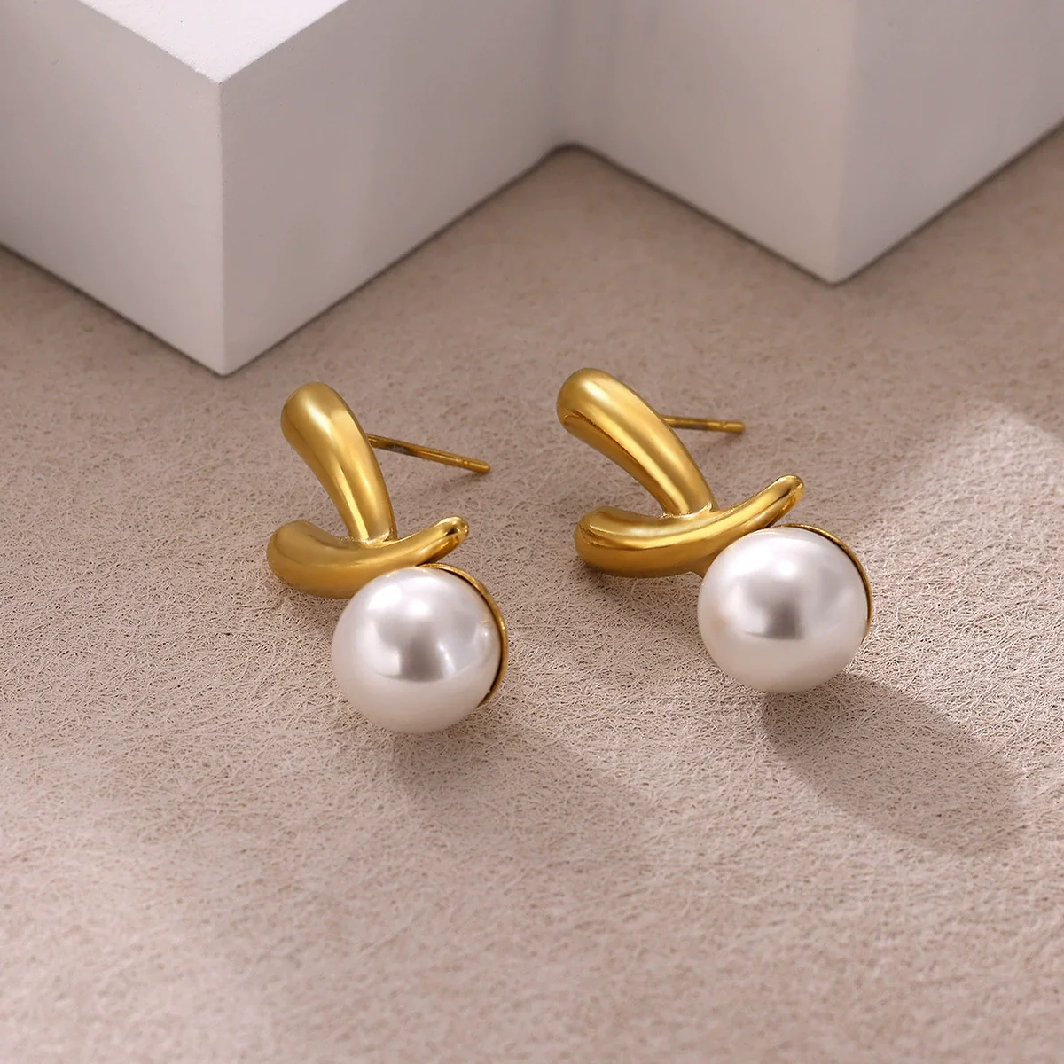 Wholesale Geometric Pearl Earrings Stainless Steel Gold Electroplated Unisex - Image 4