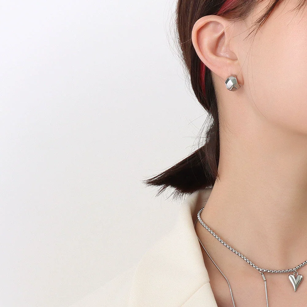 Wholesale Geometric Rhombus Textured Titanium Steel 18K Gold Plated Earrings - Image 6
