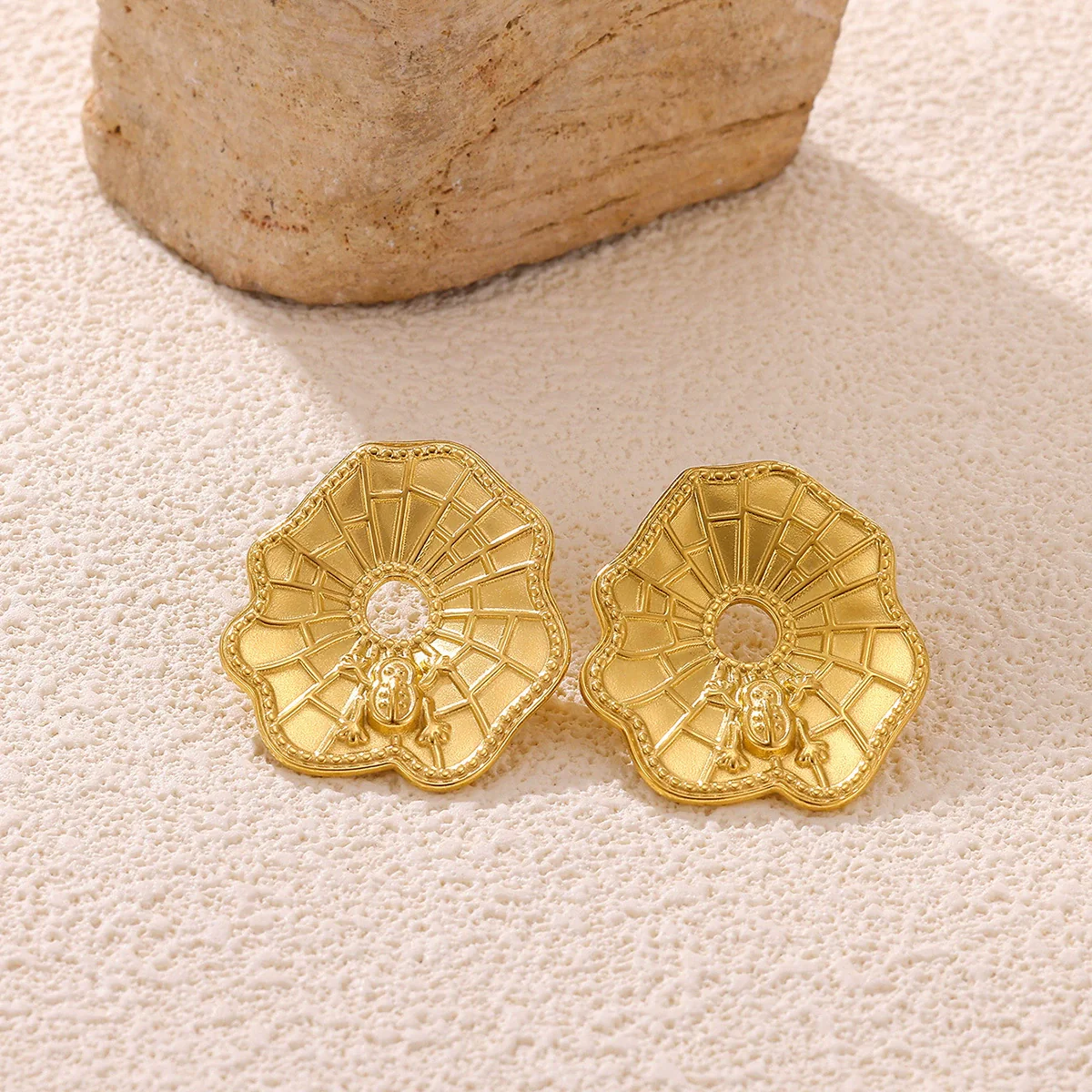 Wholesale Geometric Stainless Steel And Gold Electroplated Earrings For Unisex - Image 3