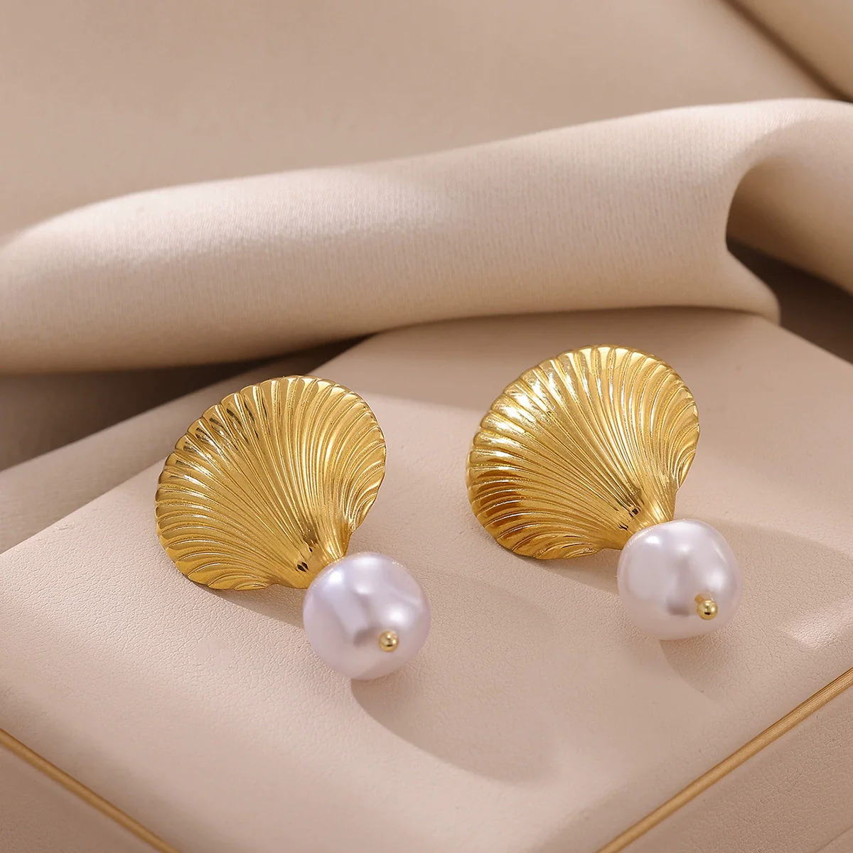Wholesale Geometric Stainless Steel And Gold Electroplated Starfish Shell Earrings For Women And Men - Image 3