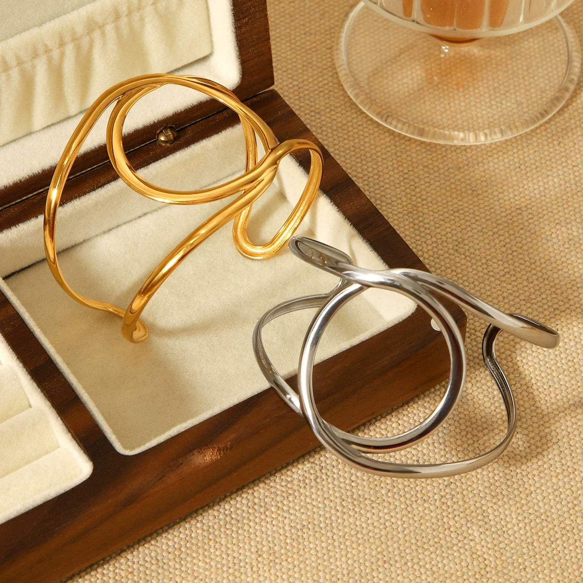 Wholesale Geometric Stainless Steel Electroplated Bracelet For Women Highend Jewelry - Image 4