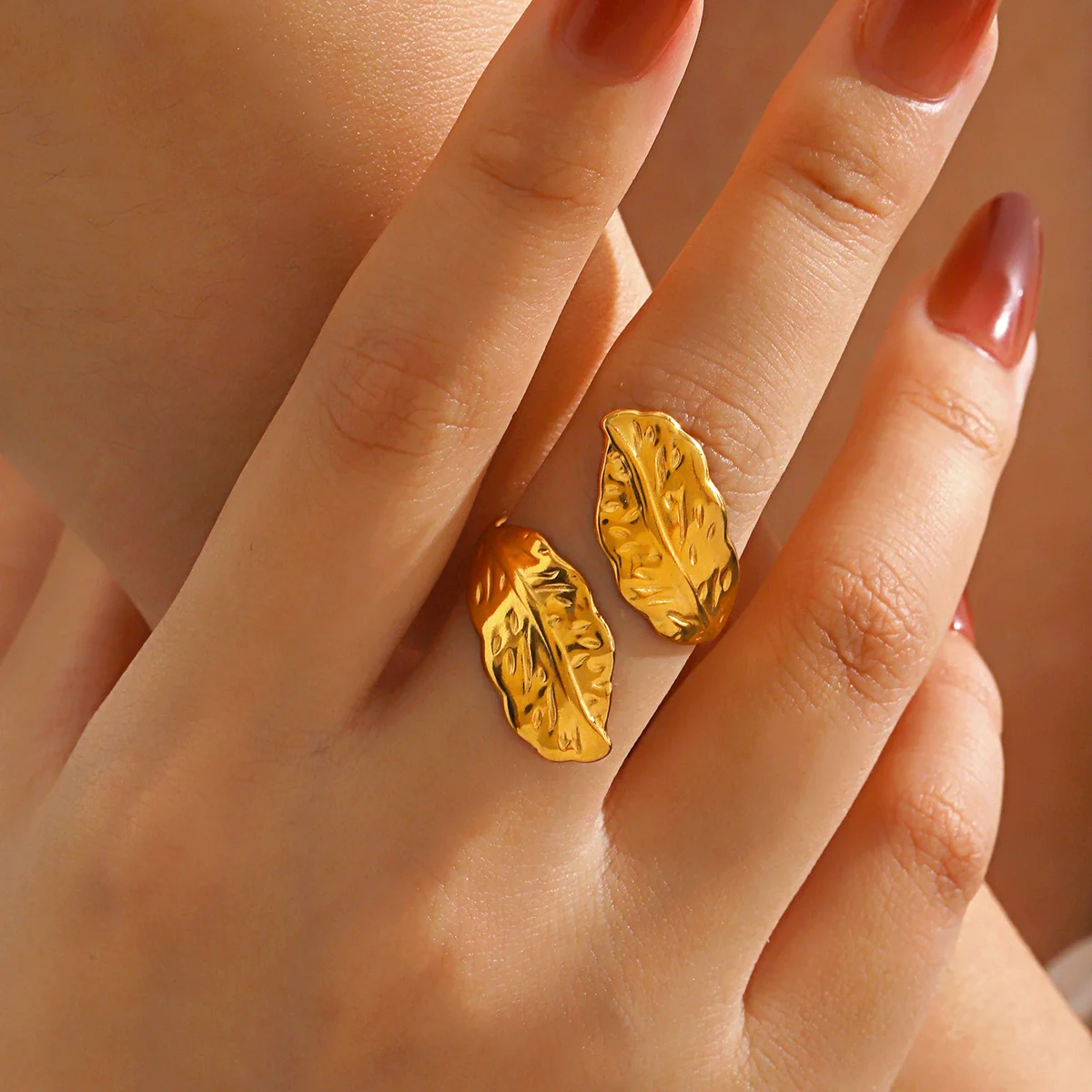 Wholesale Geometric Stainless Steel Electroplated Exaggerated Heavy Feather Opening Ring For Women - Image 2