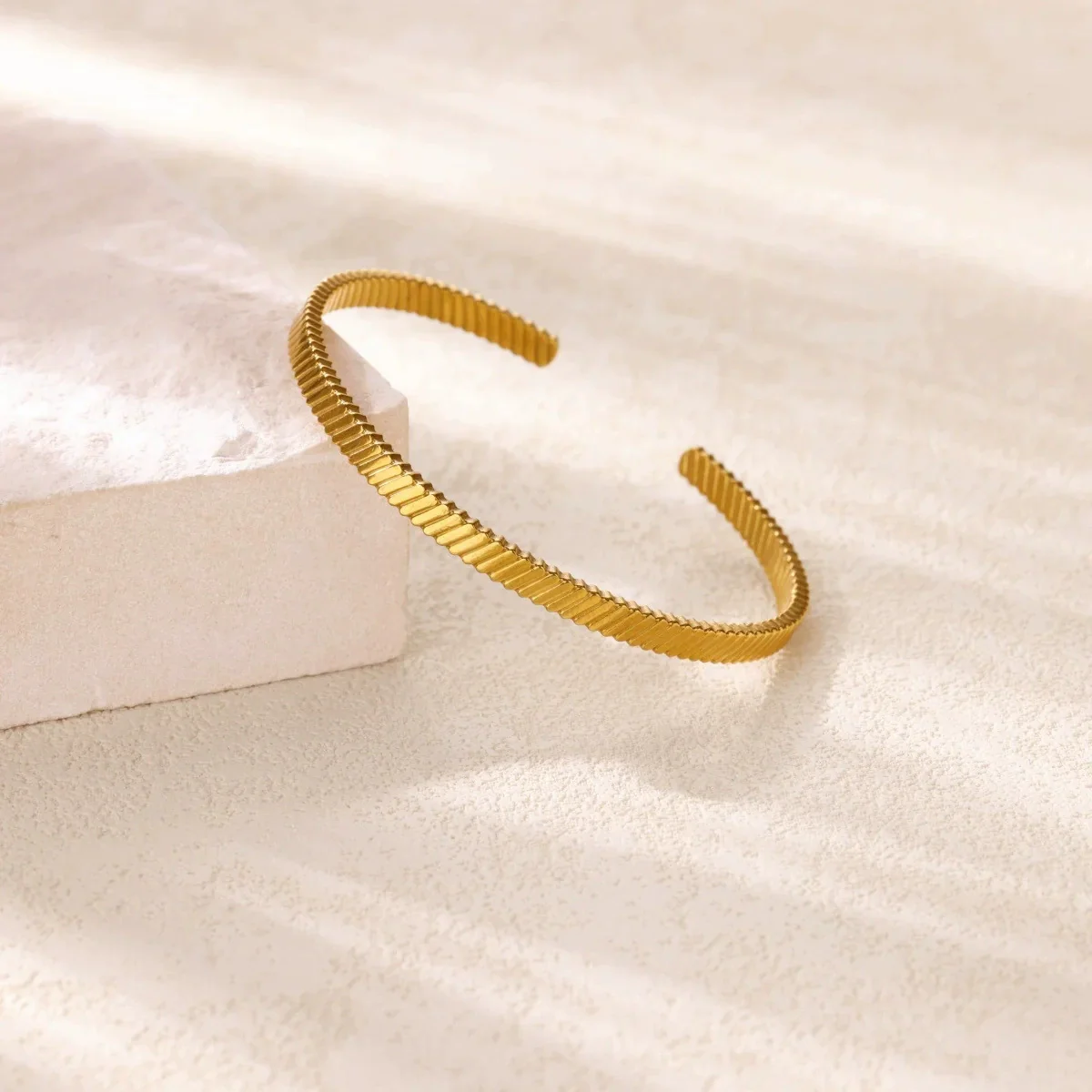 Wholesale Gold Plated Geometric Stainless Steel Bracelet For Women - Image 3