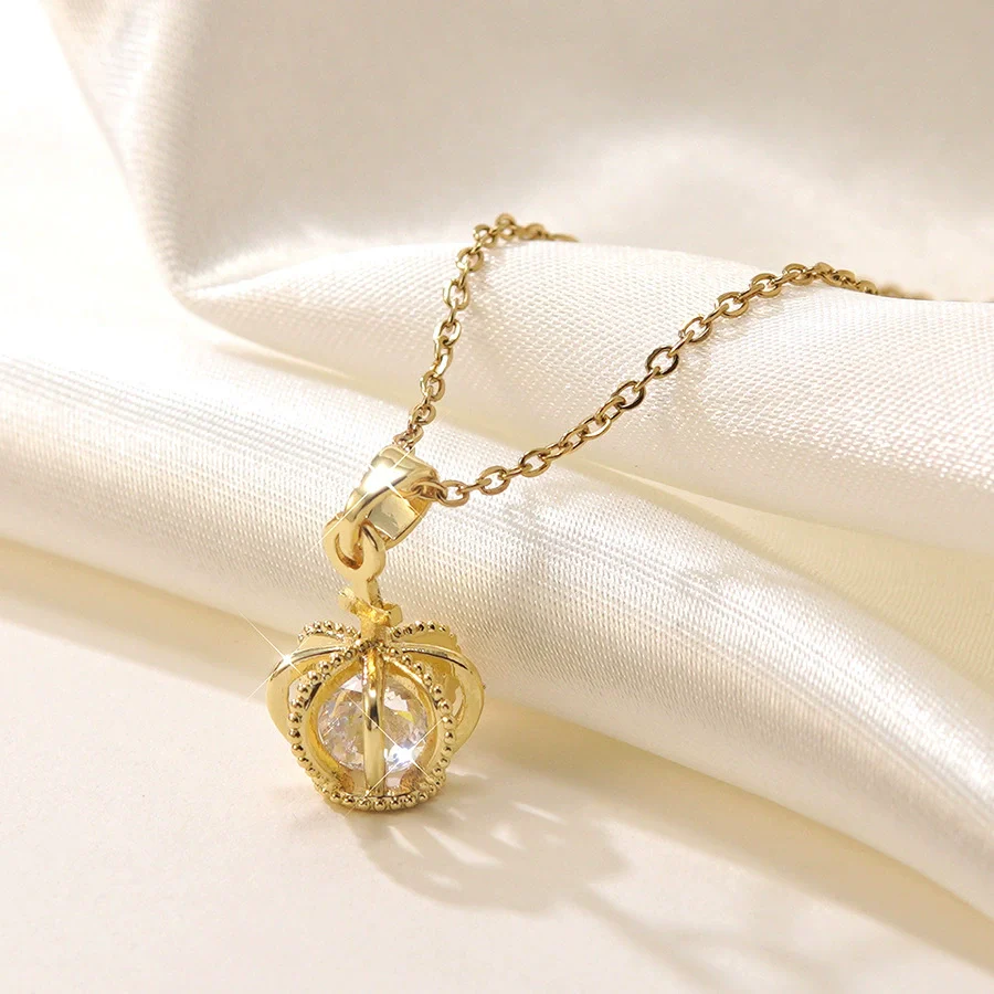 Wholesale Gold Plated Stainless Steel Crown Diamond Clavicle Necklace For Women In Ins Style - Image 3