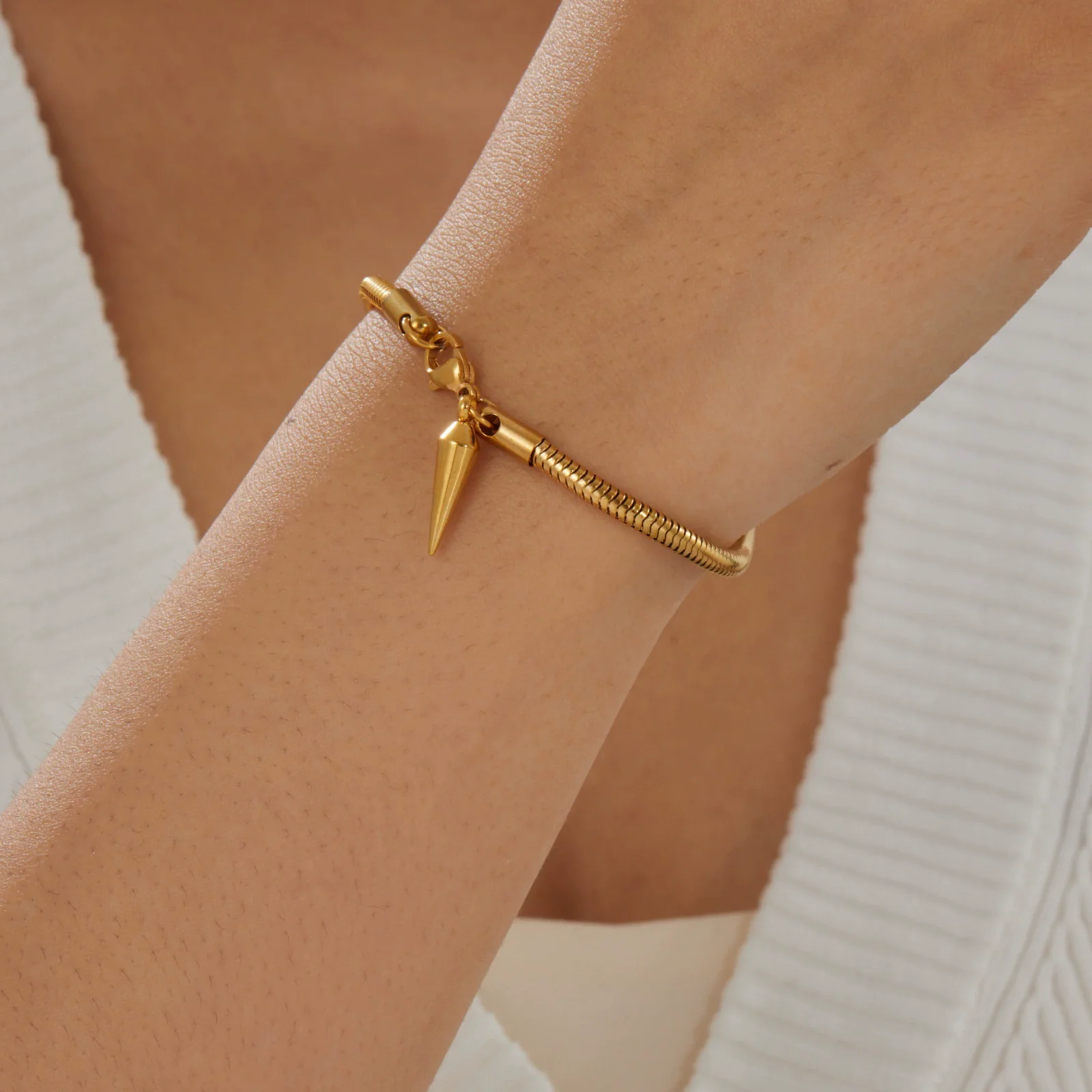 Wholesale Gold Plated Stainless Steel Drop Shape Bracelet With Rivet Pendant And Thick Bar Design For Women - Image 2
