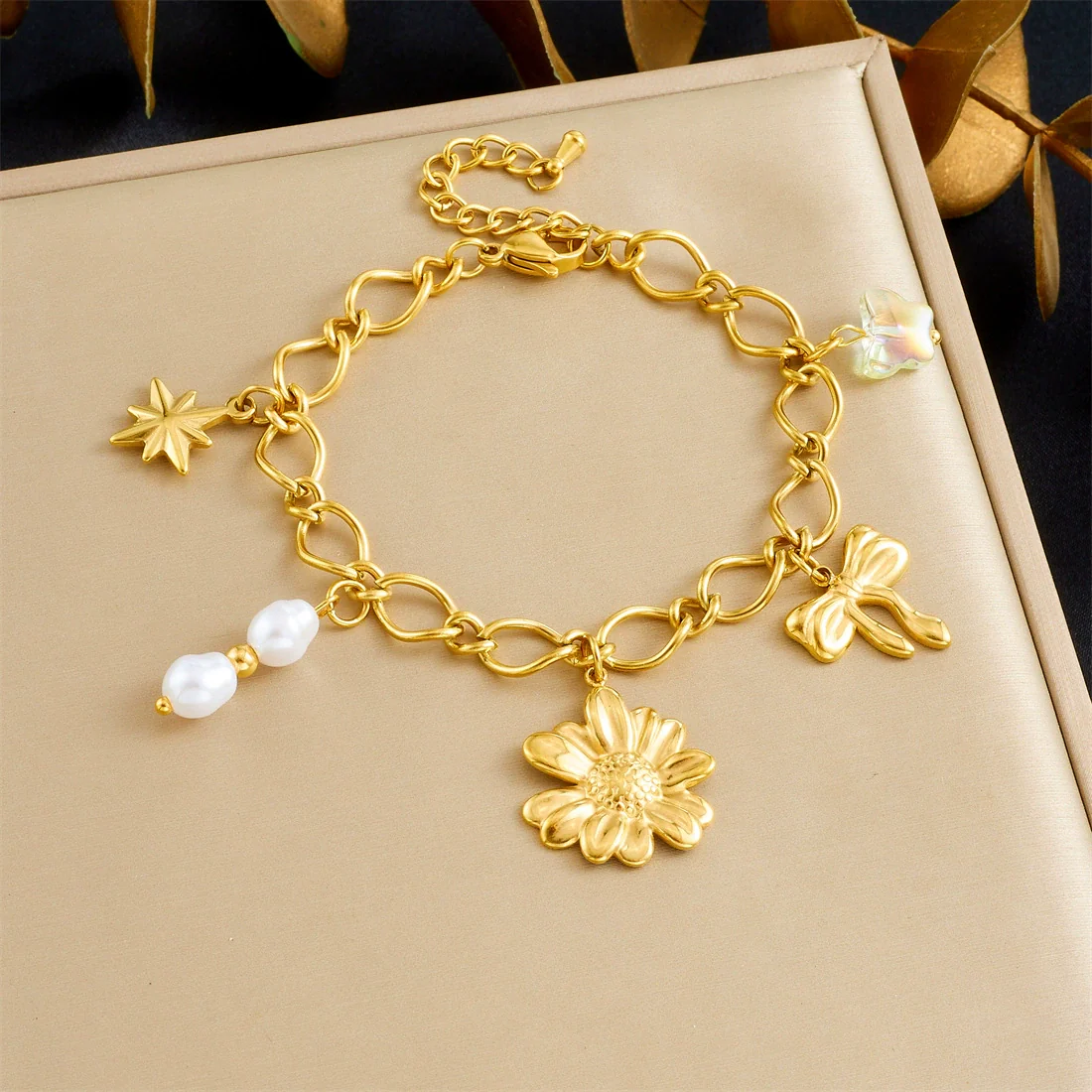 Wholesale Goldplated Flowers Pattern Stainless Steel Bracelet For Women
