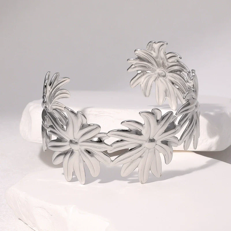 Wholesale Goldplated Stainless Steel Daisy Design Bracelet For Women - Image 3