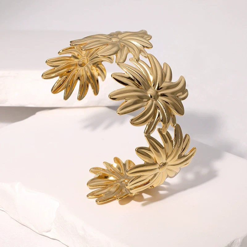 Wholesale Goldplated Stainless Steel Daisy Design Bracelet For Women - Image 4
