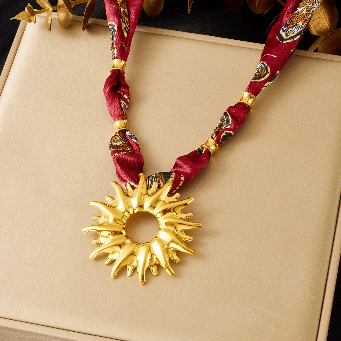 Wholesale Goldplated Stainless Steel Pendant Necklace With Leopard Print Small Floral And Heart Shape For Women - Image 10