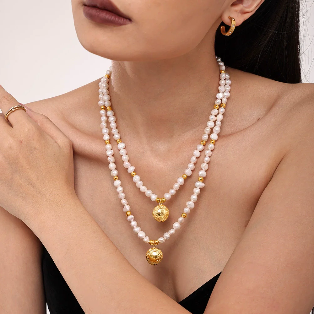 Wholesale Handmade Freshwater Pearl And Copper Plated Gold Collarbone Necklace With Geometric Pattern And Light Luxury Style - Image 2