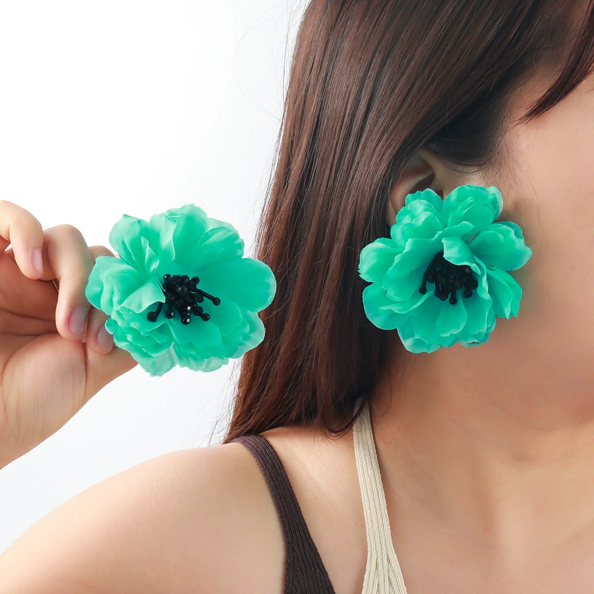 Wholesale Handmade Zinc Alloy Flower Earrings Light Luxury Style Hand Knitted