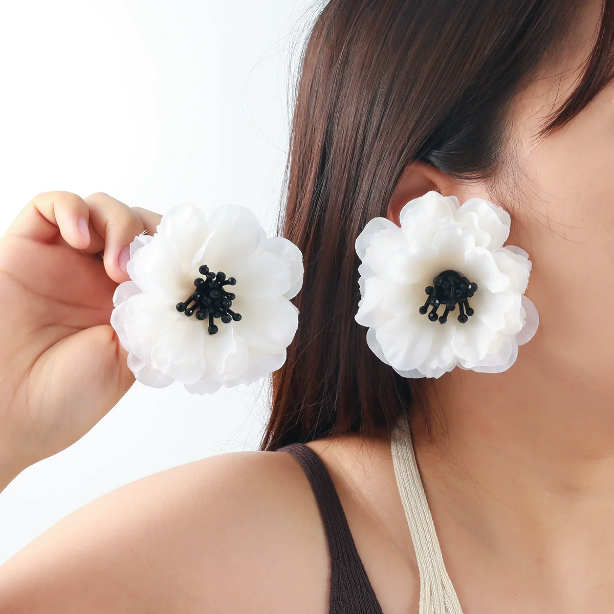 Wholesale Handmade Zinc Alloy Flower Earrings Light Luxury Style Hand Knitted - Image 2