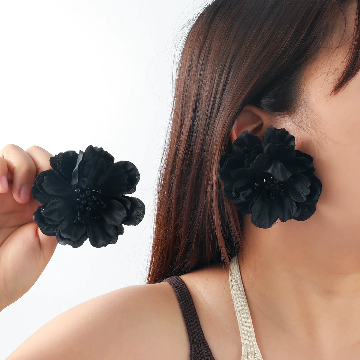 Wholesale Handmade Zinc Alloy Flower Earrings Light Luxury Style Hand Knitted - Image 3