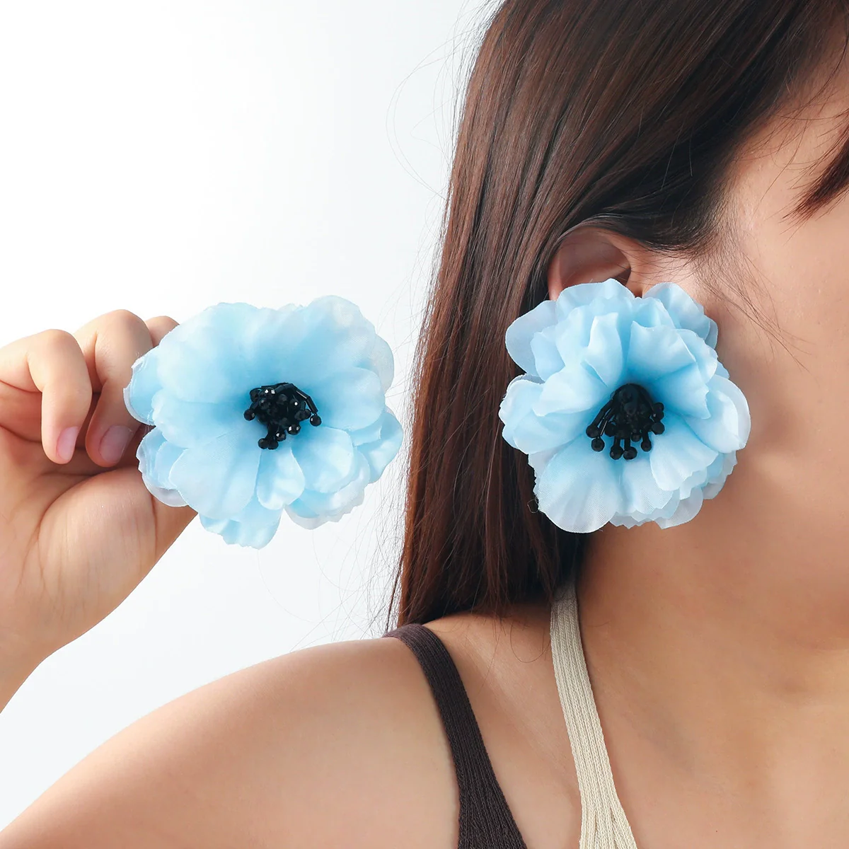 Wholesale Handmade Zinc Alloy Flower Earrings Light Luxury Style Hand Knitted - Image 4