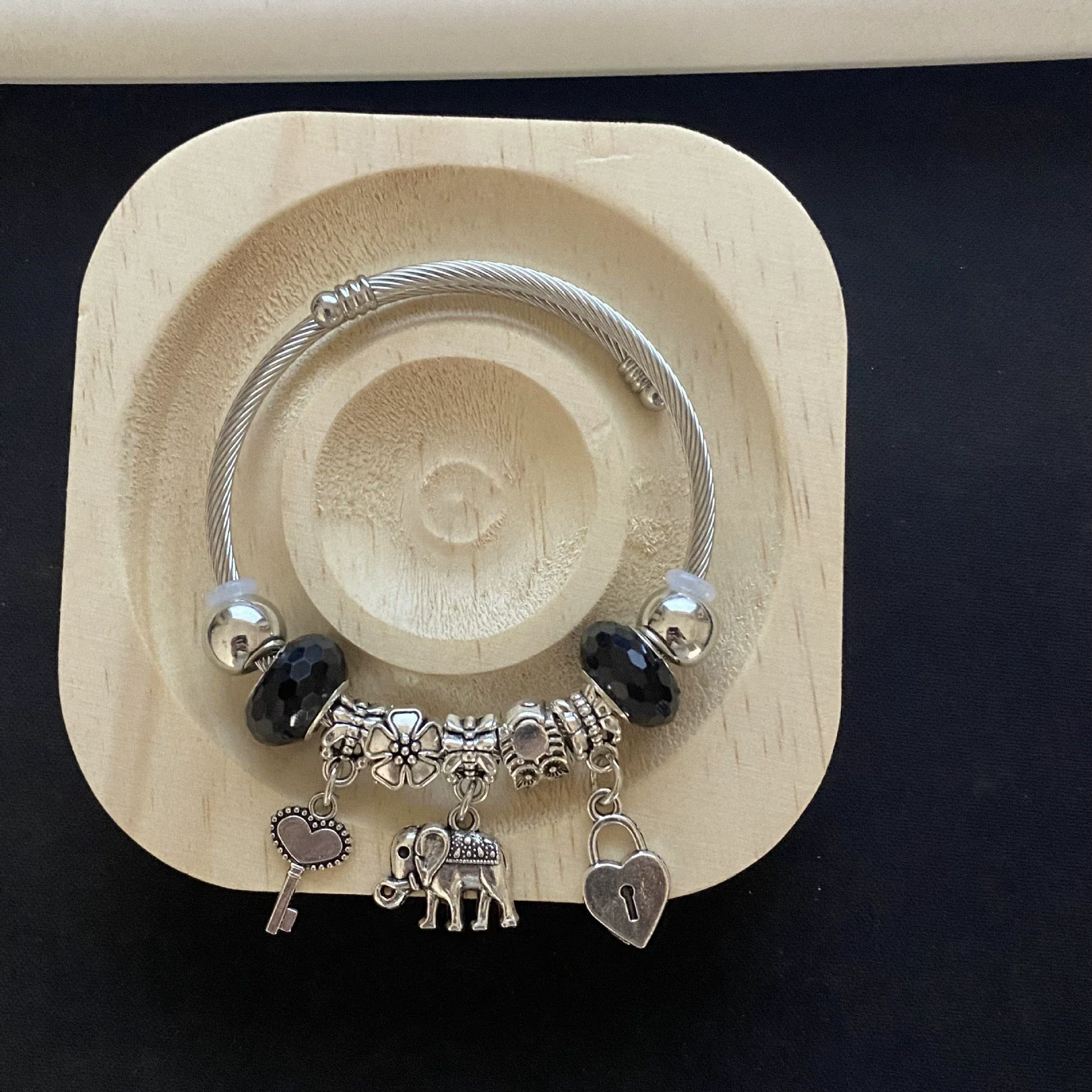 Wholesale Heart Elephant Stainless Steel Electroplated Bracelet - Image 4
