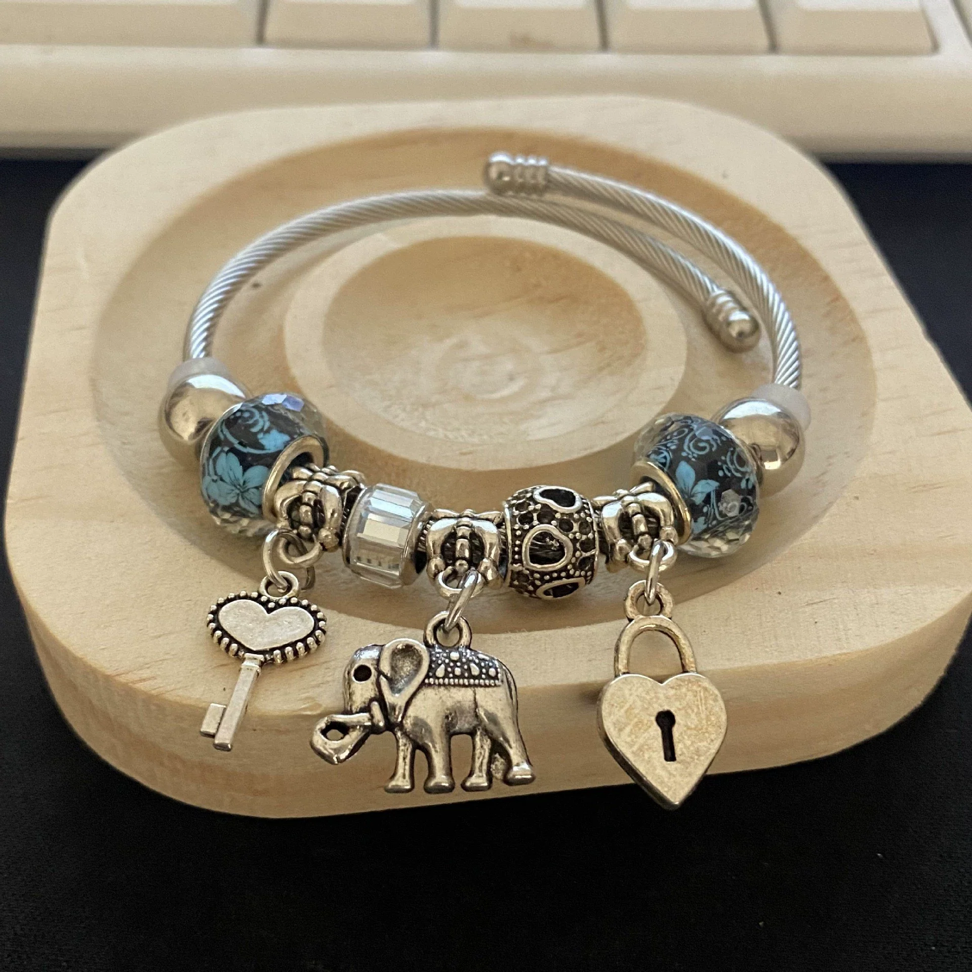 Wholesale Heart Elephant Stainless Steel Electroplated Bracelet - Image 7