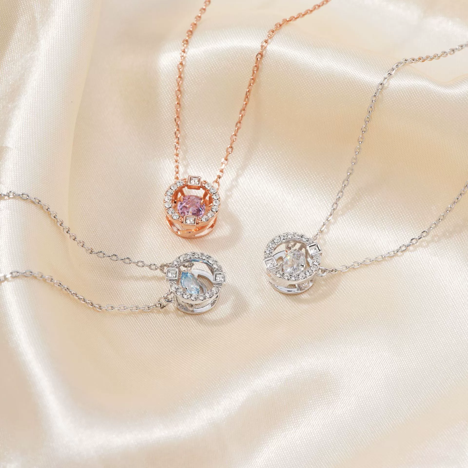 Wholesale Heart Shaped Stainless Steel And Copper Zircon Pendant Necklace With Electroplating In Fashion Geometric Style For Women