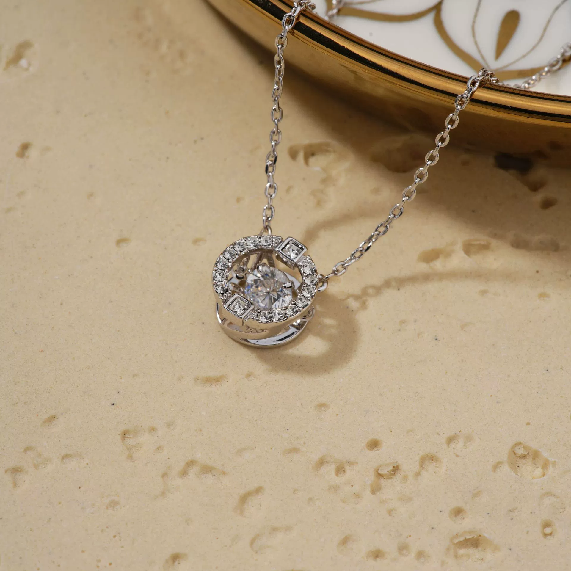 Wholesale Heart Shaped Stainless Steel And Copper Zircon Pendant Necklace With Electroplating In Fashion Geometric Style For Women - Image 3