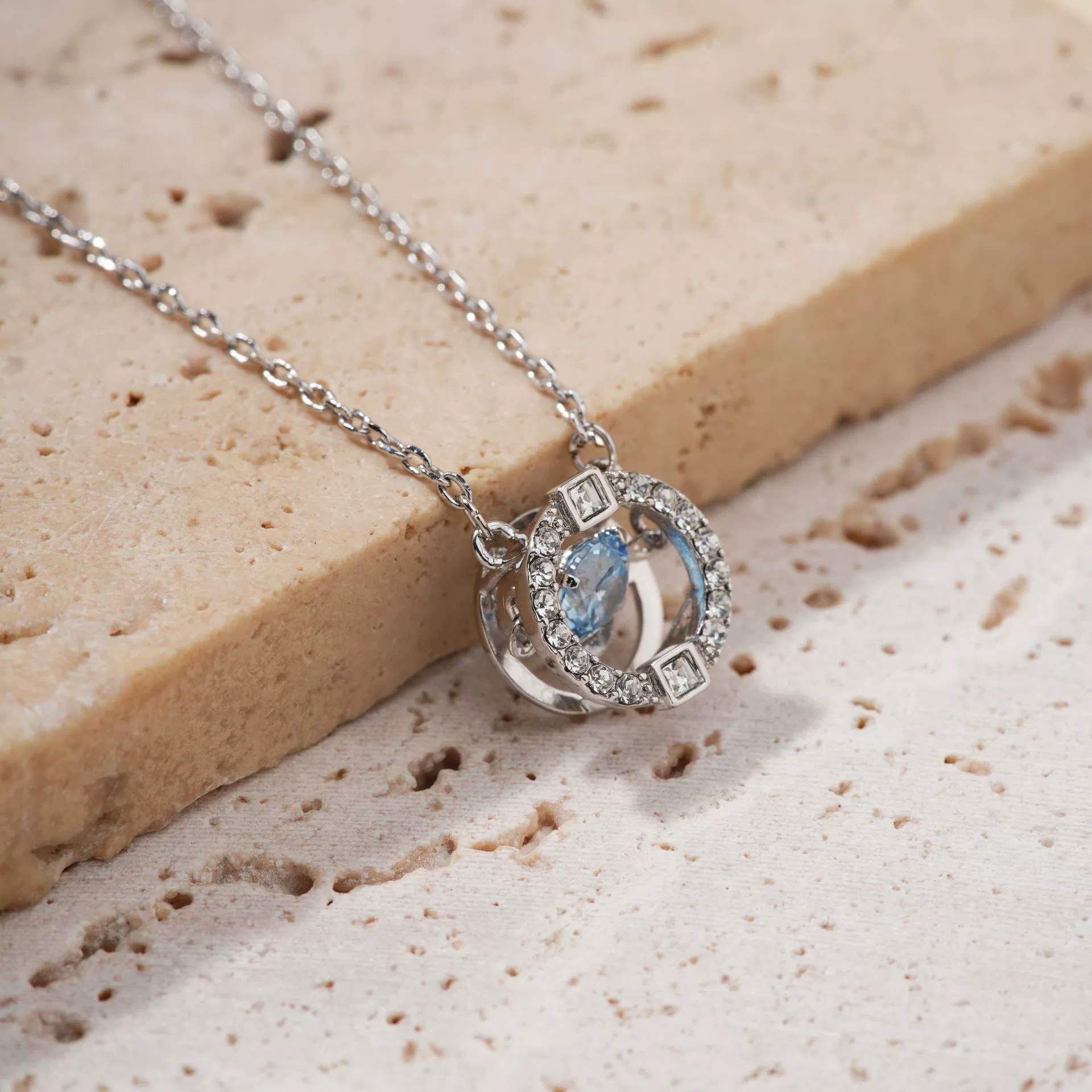 Wholesale Heart Shaped Stainless Steel And Copper Zircon Pendant Necklace With Electroplating In Fashion Geometric Style For Women - Image 4