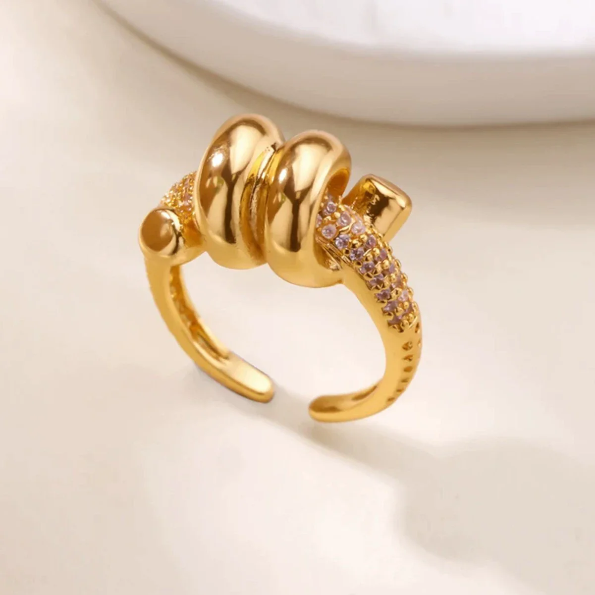Wholesale Heartshaped Copper Ring With Gold Inlay For Women Geometric Style - Image 2