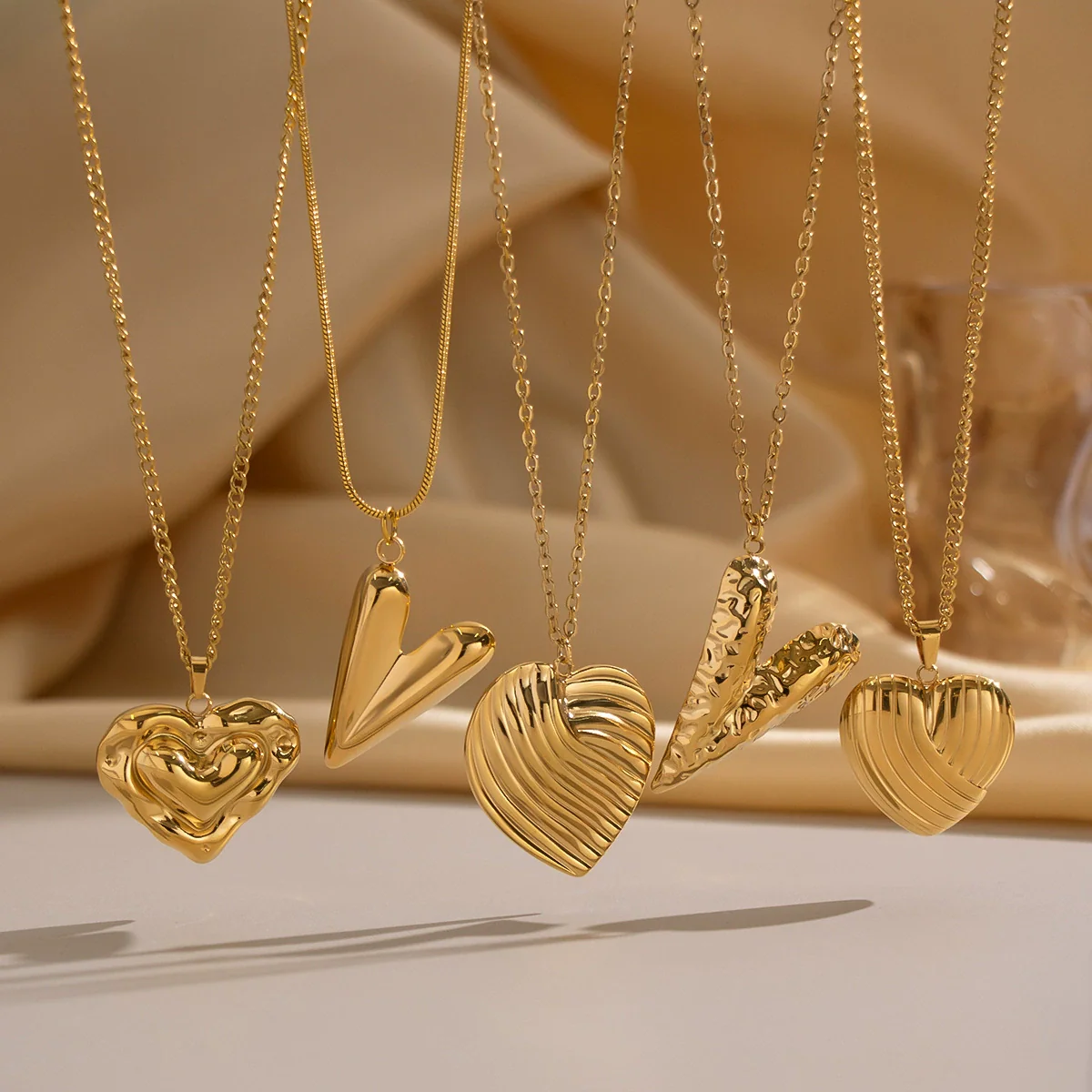 Wholesale Heartshaped Pendant Necklace For Women Stainless Steel 18K Real Gold Plated With Pvd Furnace Vacuum Real Gold Plating - Image 3