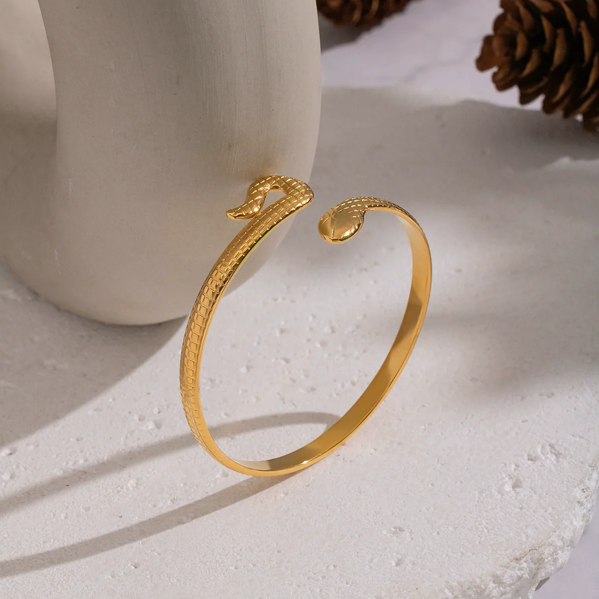 Wholesale Highend Ins Style Textured Snake Stainless Steel Women's Bracelet With Pvd Furnace Vacuum Real Gold Plating - Image 4