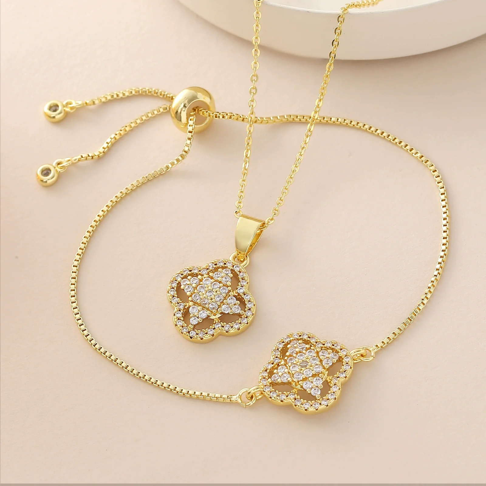 Wholesale Ins Style Copper Electroplated 18K Gold Four Leaf Clover Pendant Necklace And Bracelet Set - Image 8