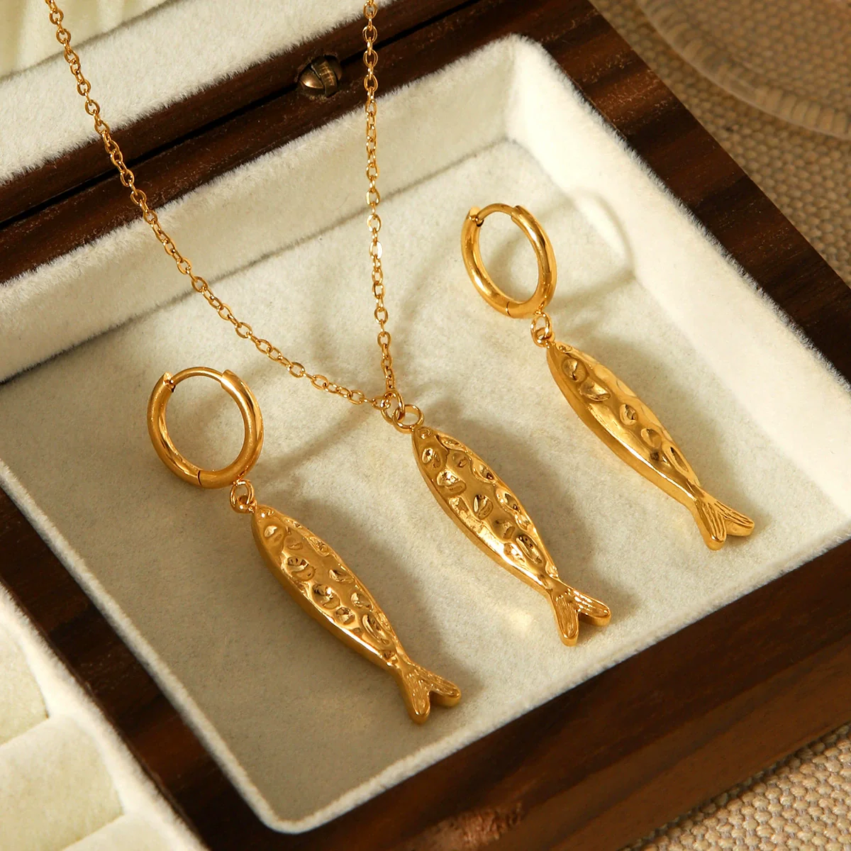 Wholesale Ins Style Geometric Koi And Carp Jewelry Stainless Steel 18K Gold Plated Pendant Necklace And Earrings For Women - Image 3