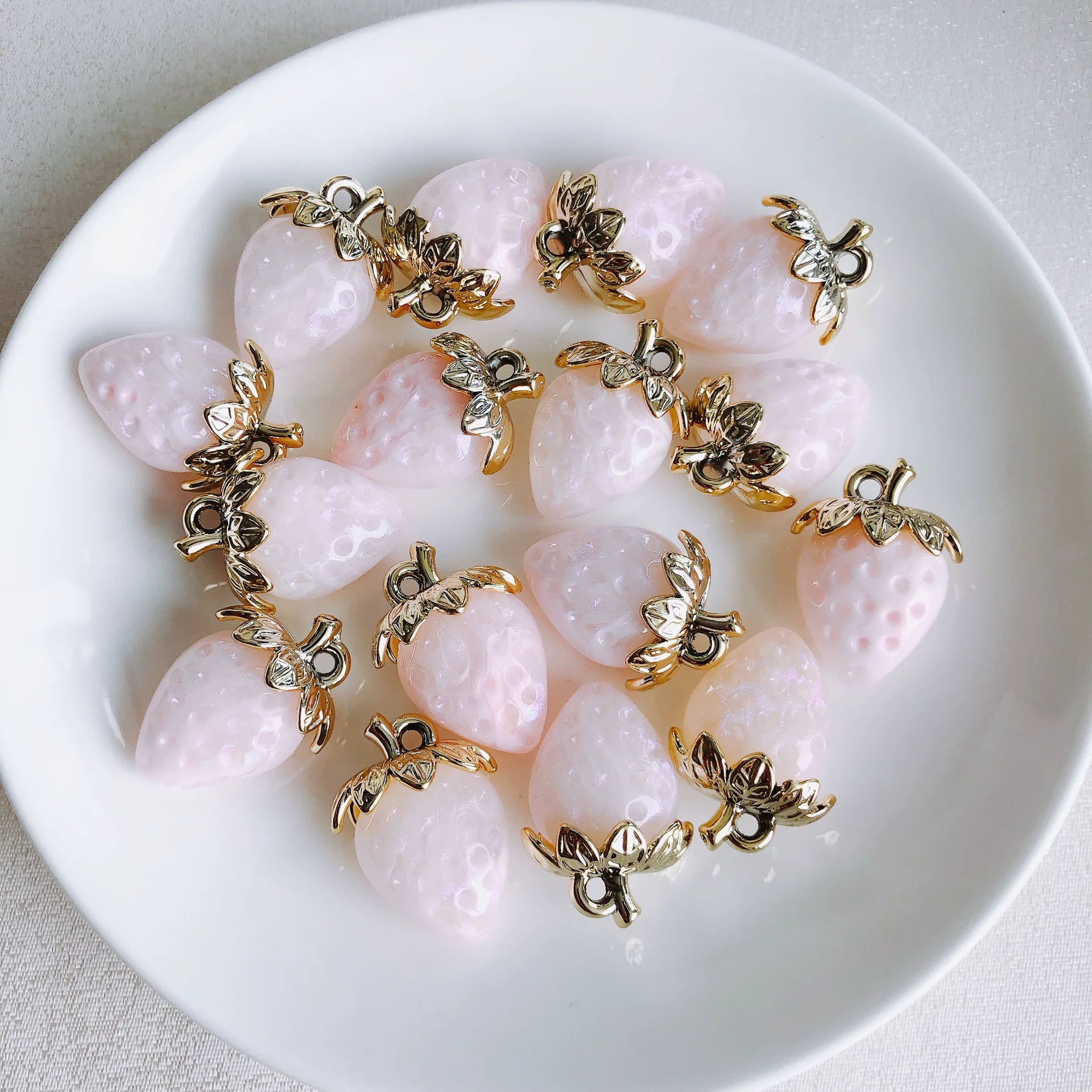 Wholesale Jewelry Accessories Resin Strawberry Inlaid Pearl Pendant Earrings Environmentalfriendly - Image 10