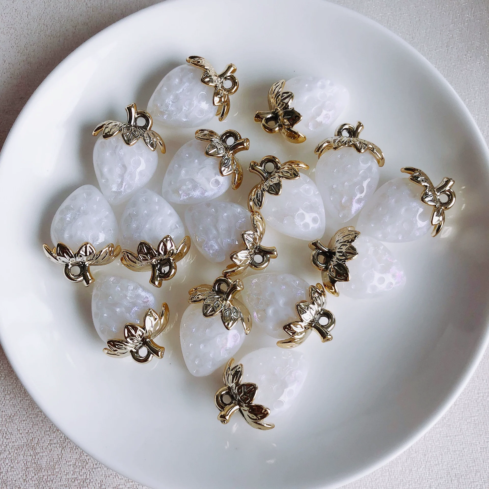 Wholesale Jewelry Accessories Resin Strawberry Inlaid Pearl Pendant Earrings Environmentalfriendly - Image 7