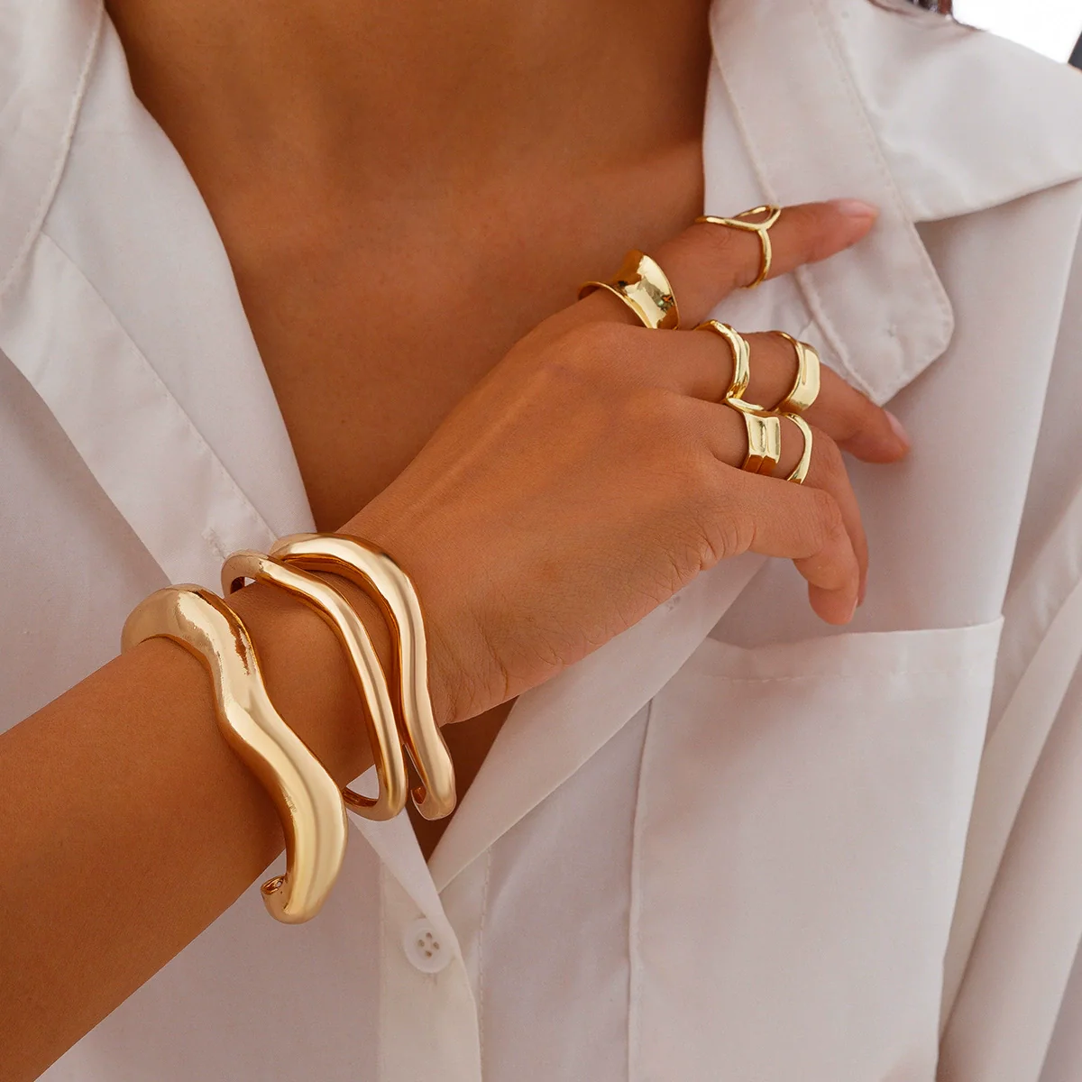 Wholesale Jewelry Alloy Geometric Hollow Pleated Ring And Irregular Cambered Bracelet Set With Electroplating