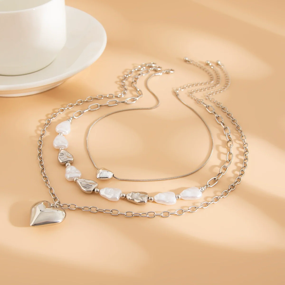 Wholesale Jewelry Baroque Heart Shape Tassel Pendant Clavicle Chain Pearl Alloy Necklace - Image 4
