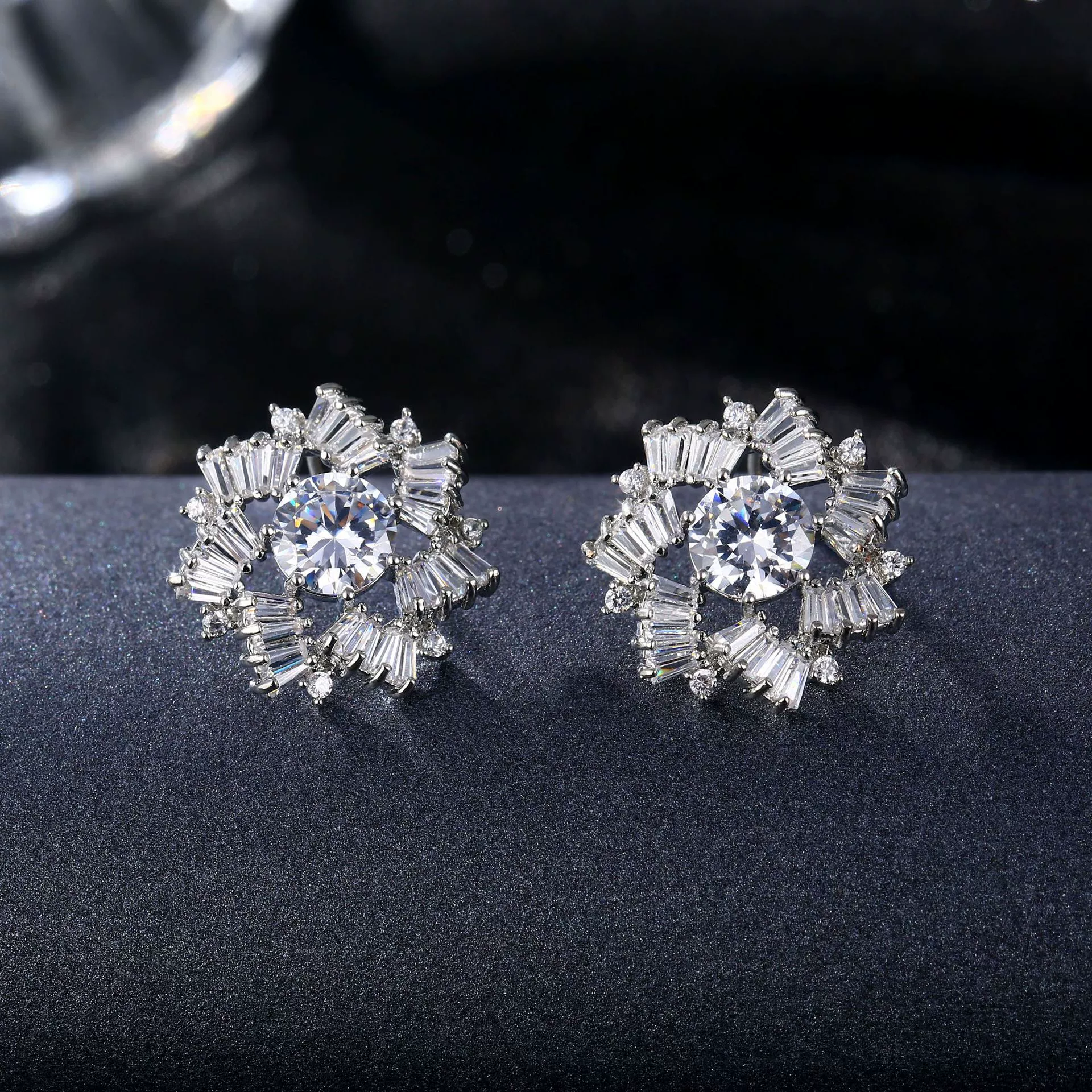 Wholesale Jewelry Copper Cartoon Geometric Hollow Irregular Zircon Women Earrings Snowflake Design - Image 2