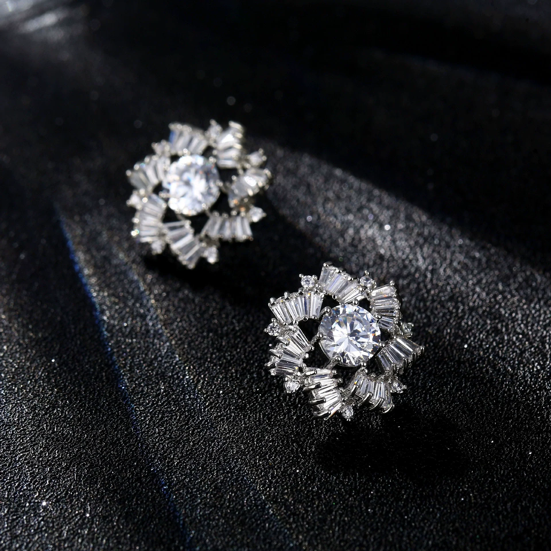 Wholesale Jewelry Copper Cartoon Geometric Hollow Irregular Zircon Women Earrings Snowflake Design - Image 3