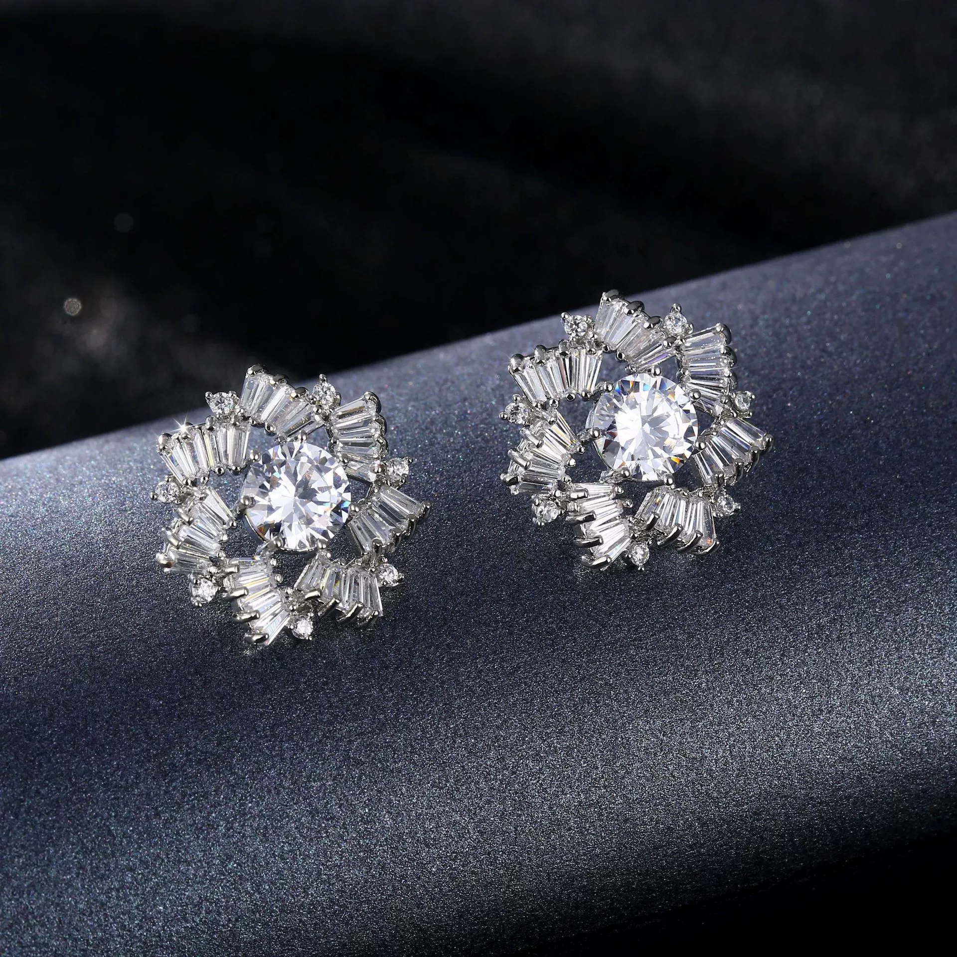 Wholesale Jewelry Copper Cartoon Geometric Hollow Irregular Zircon Women Earrings Snowflake Design - Image 4