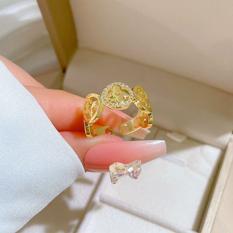 Wholesale Jewelry Copper Fourleaf Flower Crown Cartoon Style Electroplating Ring For Women - Image 2