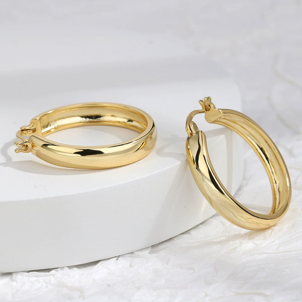 Wholesale Jewelry Copper Geometric Hoop Earrings With Electroplating Treatment For Women