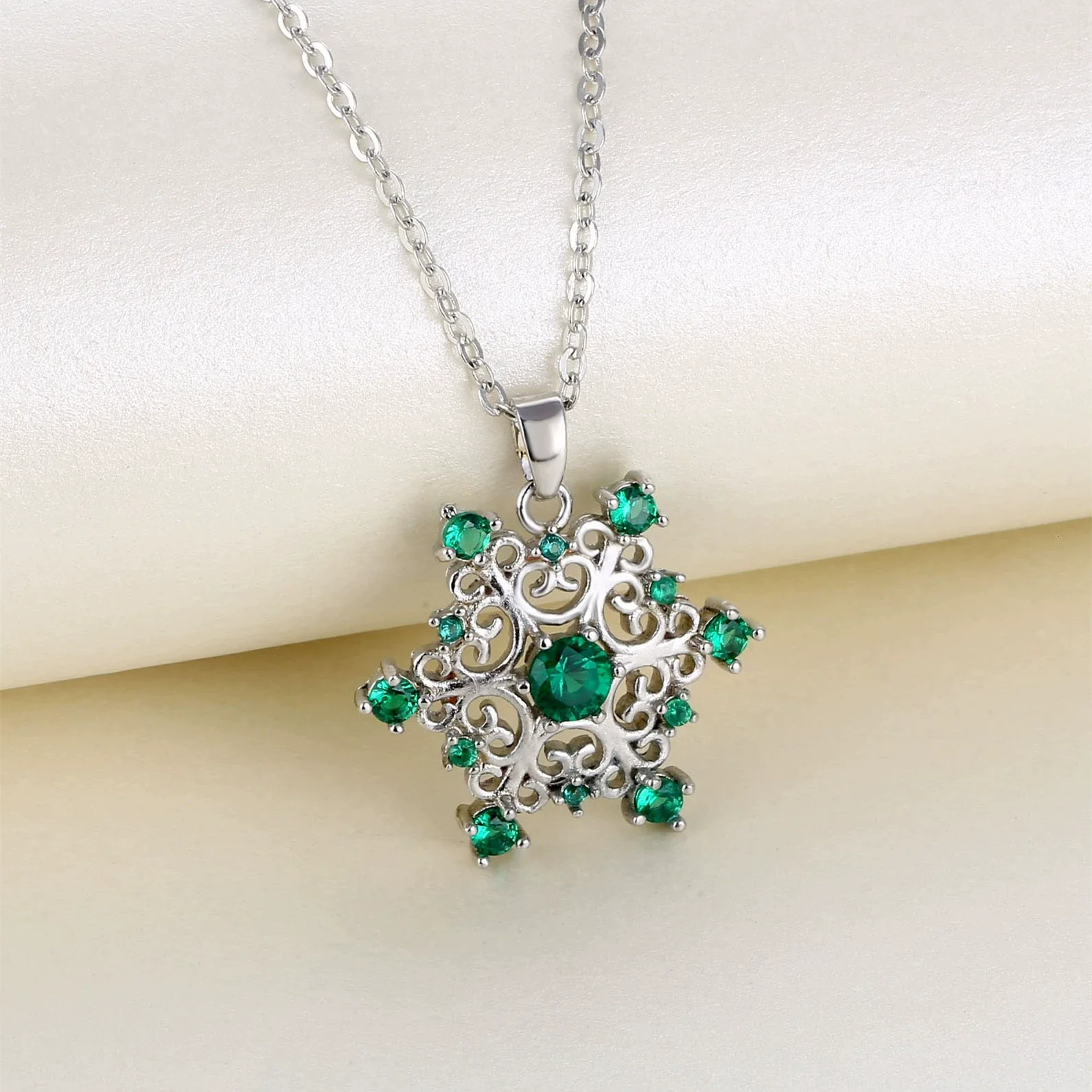 Wholesale Jewelry Copper Snowflake Pendant Necklace With Diamond And Geometric Design For Women - Image 3