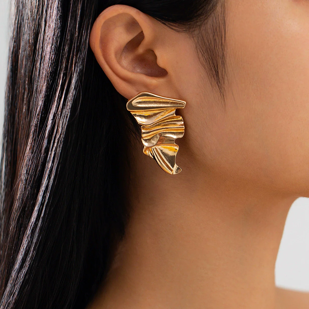 Wholesale Jewelry Exaggerated Geometric Alloy Electroplated Folding Earrings For Women - Image 3