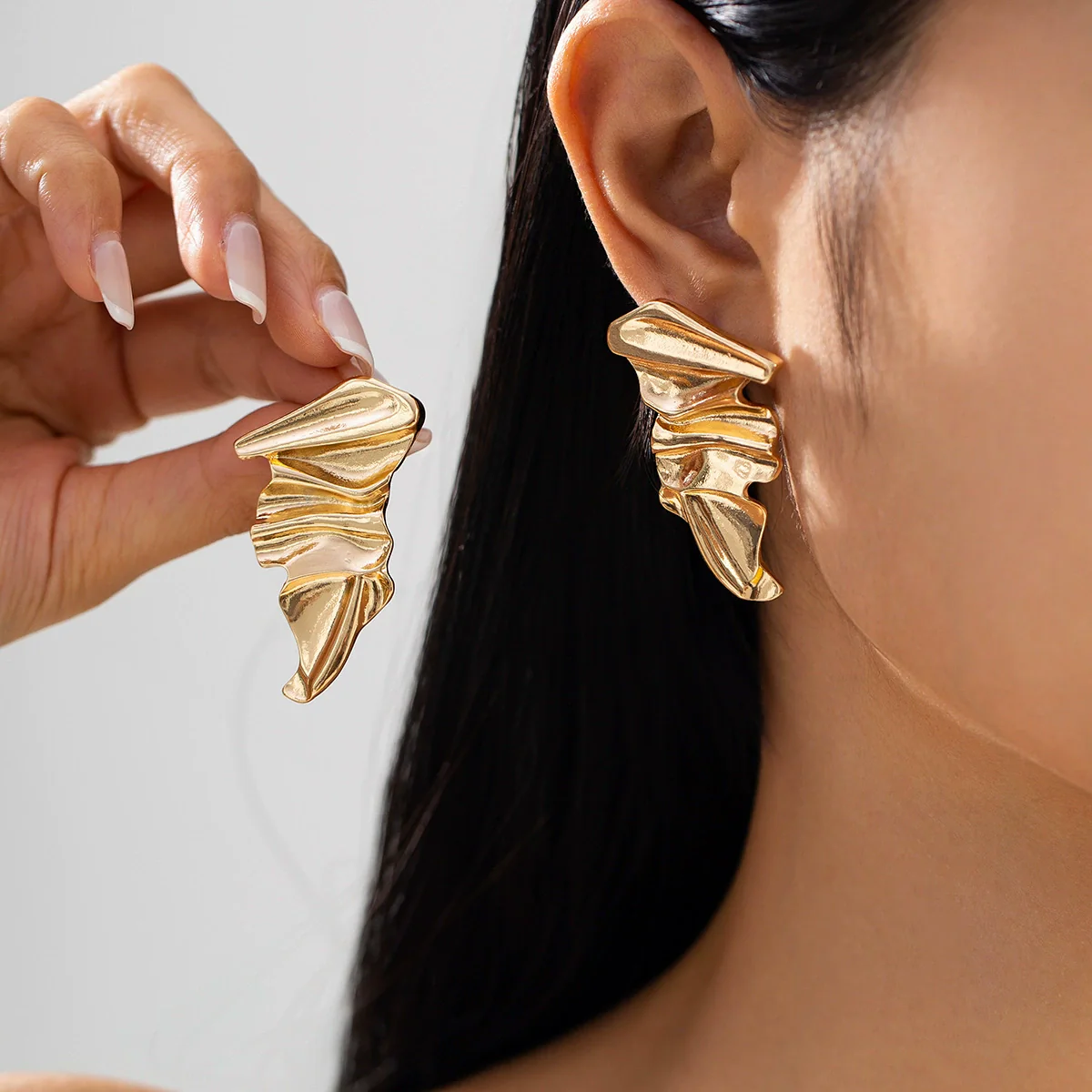 Wholesale Jewelry Exaggerated Geometric Alloy Electroplated Folding Earrings For Women - Image 6