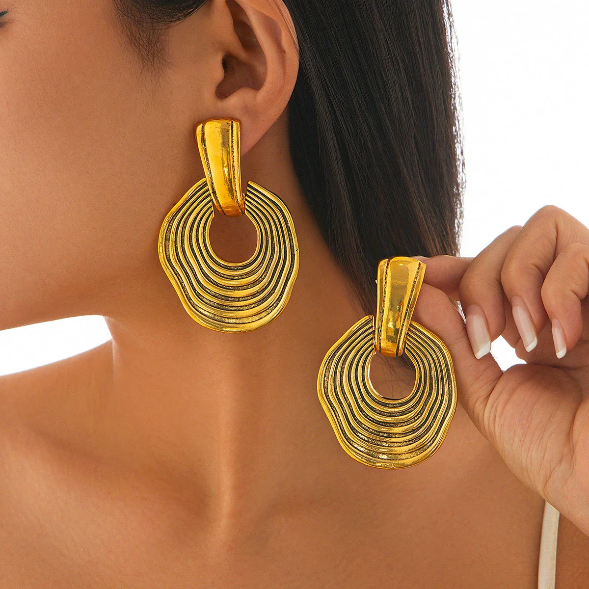 Wholesale Jewelry Exaggerated Geometric Alloy Electroplated Irregular Corrugated Earrings For Women - Image 6