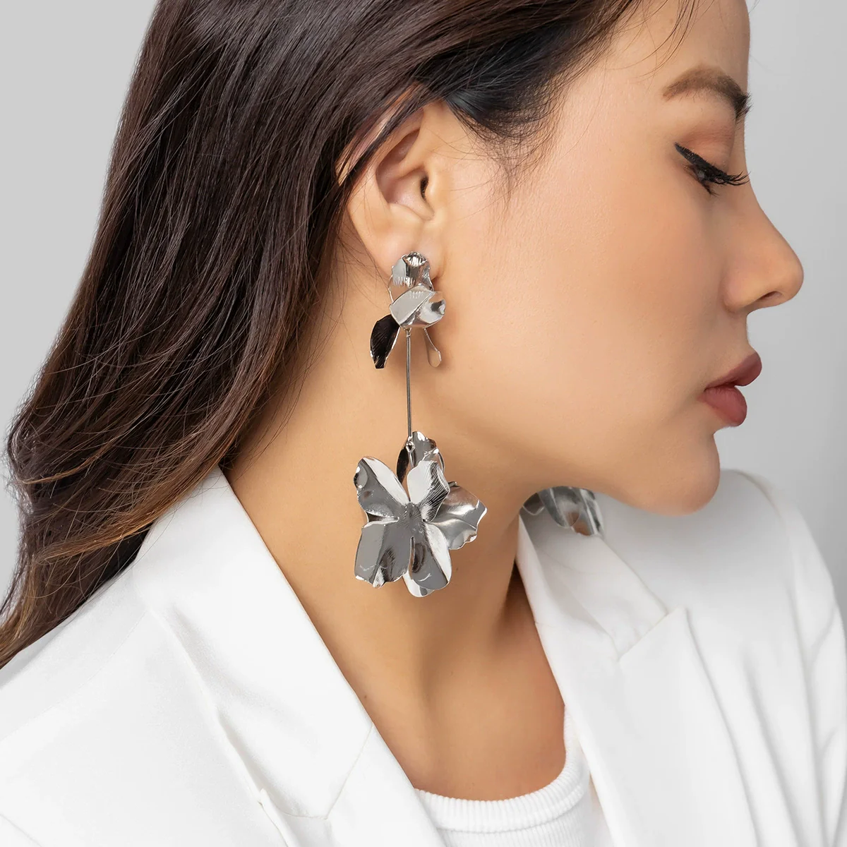 Wholesale Jewelry Flower Iron Earrings Retro Fashion Electroplated - Image 7